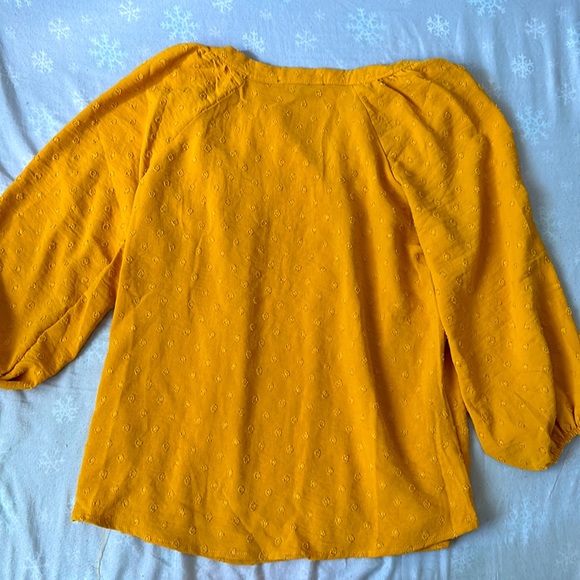 🌼 Simple Yellow Shirt Top 🌼 - Picture 2 of 3